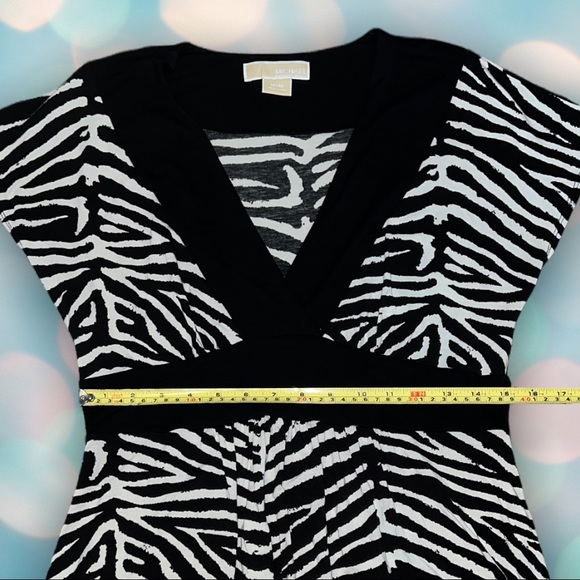 Michael Kors Women’s Animal Print Zebra Stripes V-Neck Blouse Shirt Top Size M - Picture 3 of 5